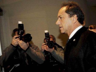 Megaoperativo en Gobernaci�n por una �mancha en el pulm�n� de Scioli