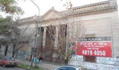 La Plata: Buscan expropiar el deteriorado Teatro Princesa