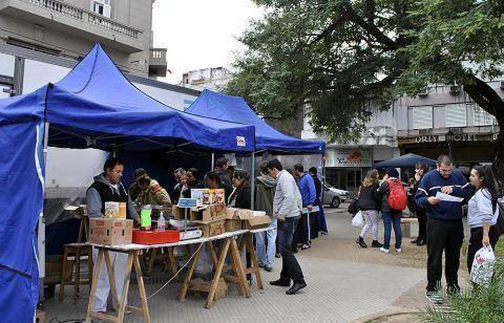 Mercados Populares: camiones de L�cteos y Pescados contin�an ofreciendo sus precios bajos