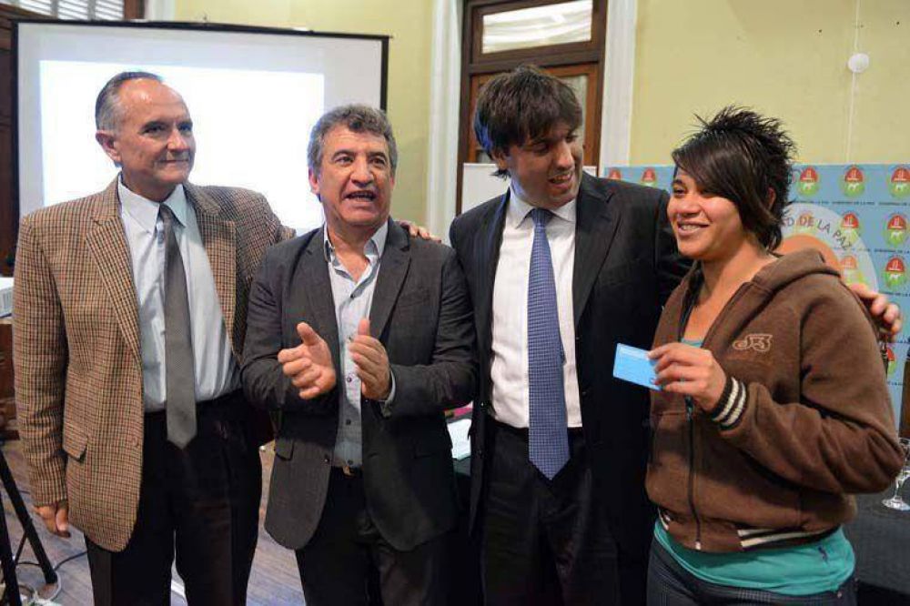 Urribarri y Bossio inauguraron una oficina de Anses