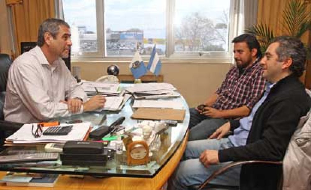 Ferraresi recibi� al diputado Andr�s �Cuervo� Larroque