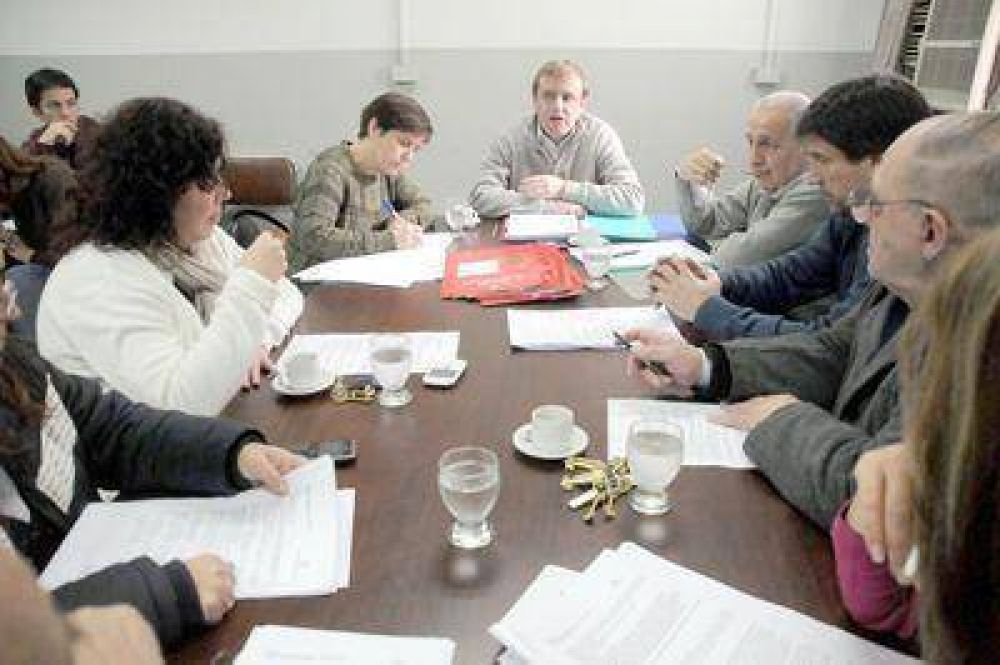 Sum� un aval y sigue en debate el proyecto para destinar fondos de OSSE a escuelas provinciales