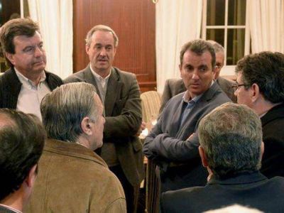 El Gobierno y empresarios vitivin�colas analizan lanzar un bono para asistir a la producci�n