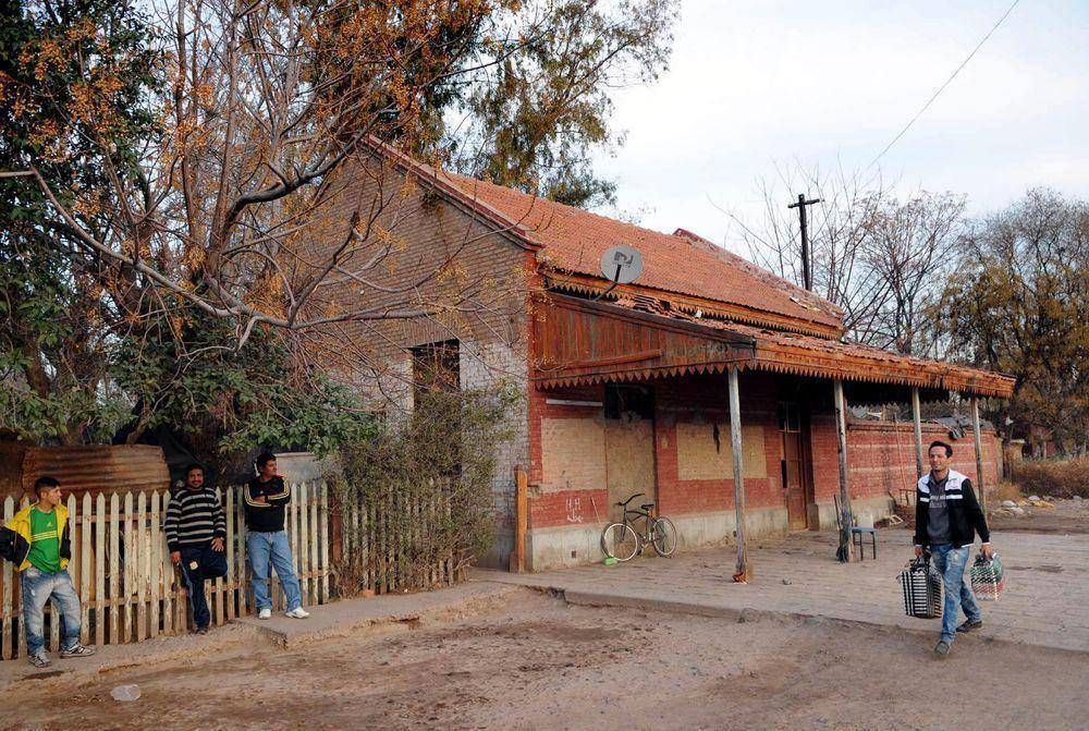 Sesenta familias viven en la traza del nuevo metrotranv�a