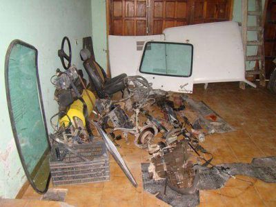Detienen a mec�nico por desguace de auto robado
