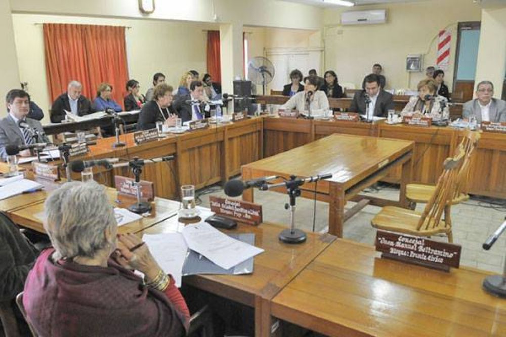 Autorizan al DEM a prorrogar la presentaci�n del Presupuesto de Gastos y Recursos 2015