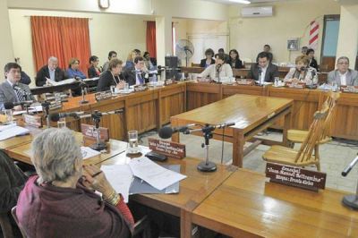 Autorizan al DEM a prorrogar la presentaci�n del Presupuesto de Gastos y Recursos 2015