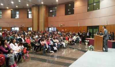 El gobernador entreg� 800 terrenos