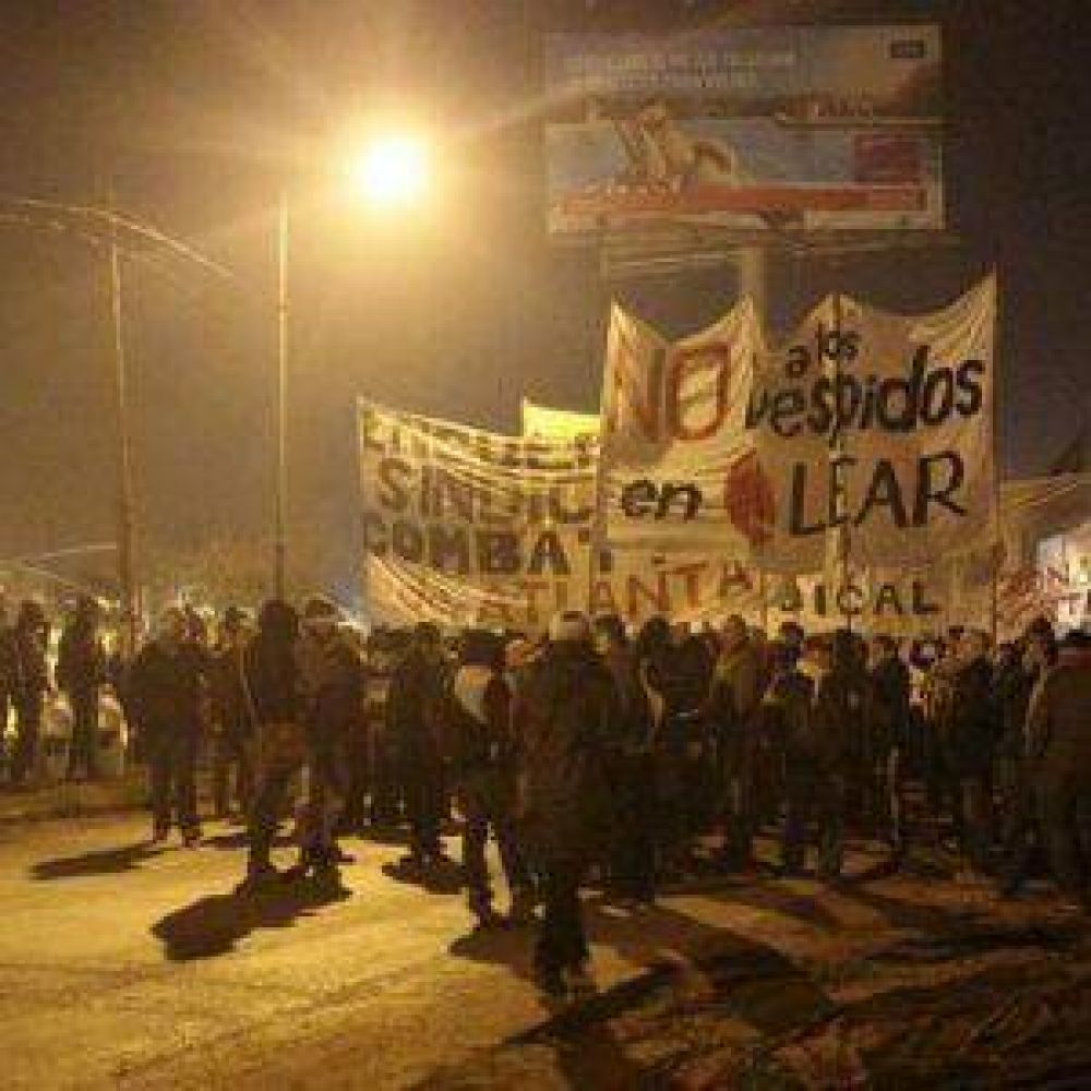Trabajadores de Lear vuelven a cortar la Panamericana en Pacheco