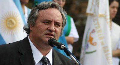 �A Scioli lo boludea La C�mpora, que le cambi� el proyecto de Polic�a Local�, replican desde el massismo