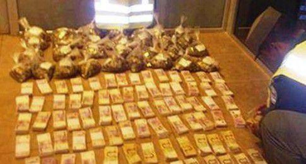 Gendarmeria detuvo a chino con $663 mil pesos en el l�mite de Corrientes