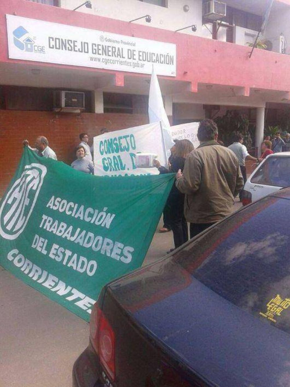 Jonusas: El rol de atender las escuelas es del Estado, el nuestro es defender a los trabajadores