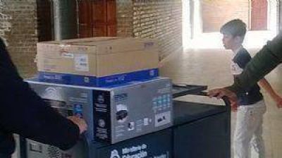 Entrega de aula virtual en las Escuelas Municipales‏