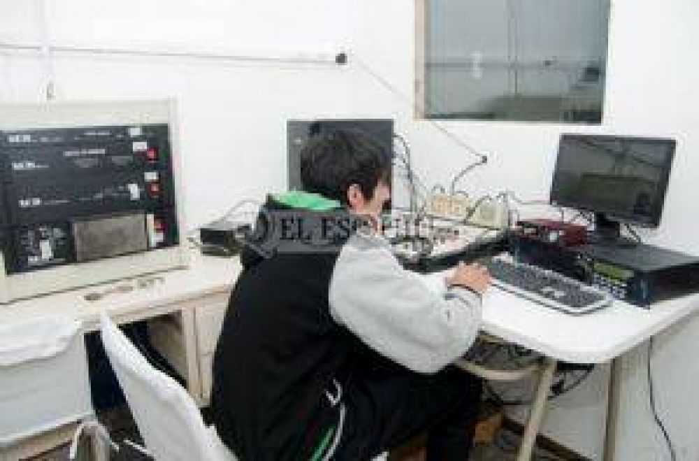 Con una inversi�n de 300 mil pesos, inauguraron la radio escolar del Liceo