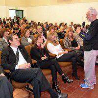 Ander Egg: �Siempre hubo pobres pero nunca tanta diferencias�
