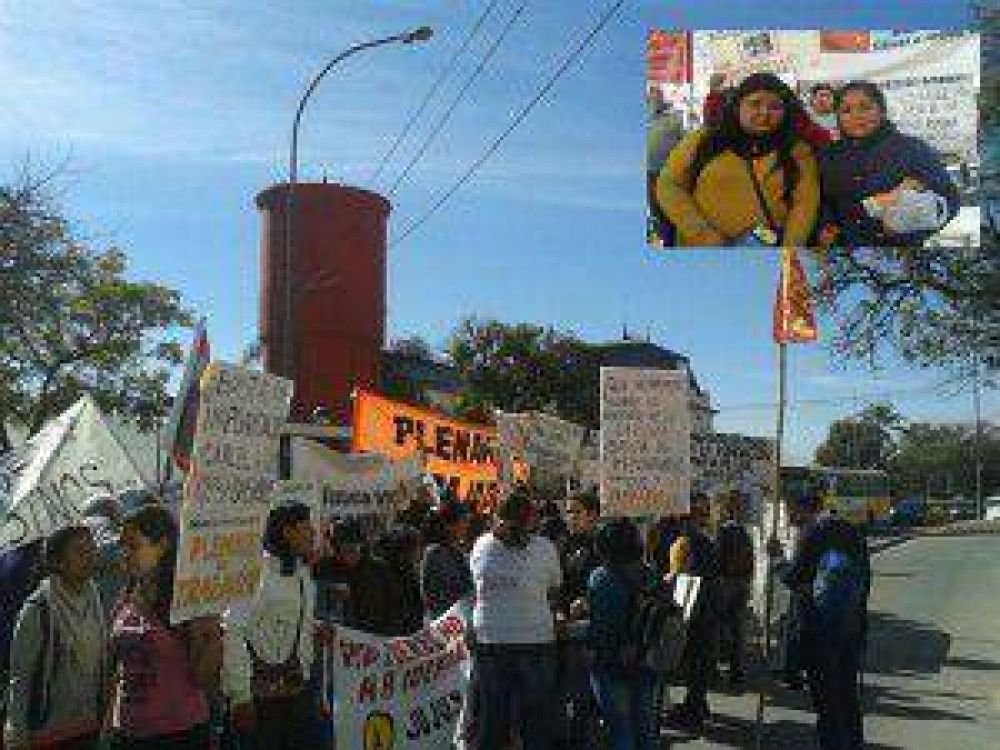Familiares de Romina Aramayo reclamaron justicia y se reunieron con el fiscal