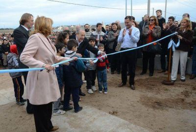 Entregaron las 640 viviendas: alegr�a e intenso movimiento por las mudanzas
