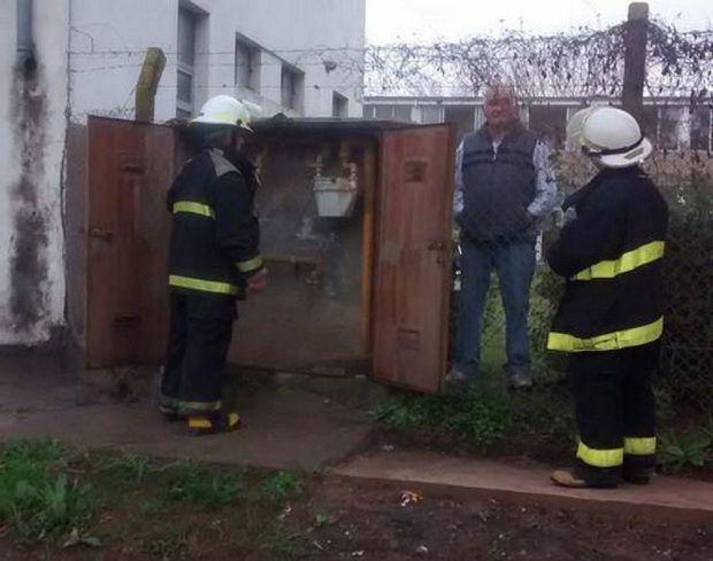 Bomberos acudieron a llamado de docentes por un escape de gas