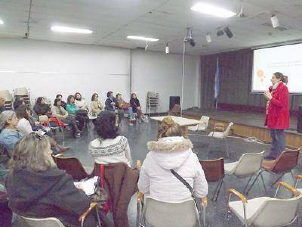 Dictaron talleres a miembros del Programa Educativo Barrial