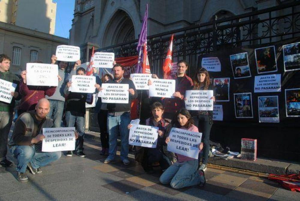 Marplatenses se concentraron en repudio a la represin y despidos en autopartista Lear
