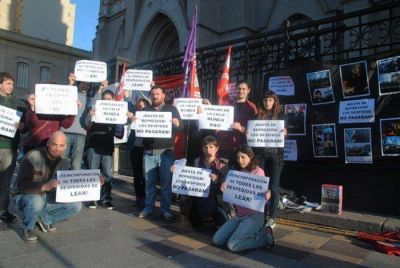 Marplatenses se concentraron en repudio a la represi�n y despidos en autopartista Lear