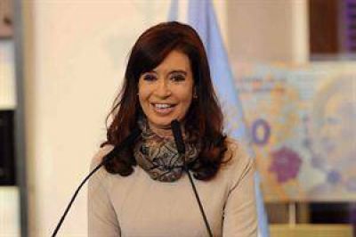 Cristina busca desdramatizar el default y prepara anuncios