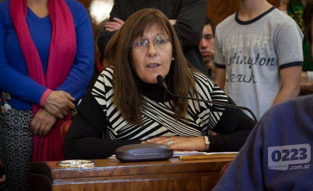 �A Alcolea no le importa la educaci�n p�blica�