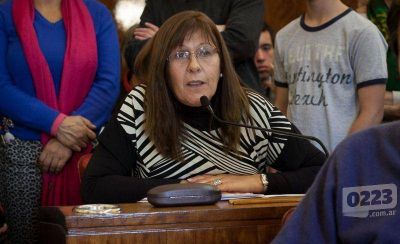 �A Alcolea no le importa la educaci�n p�blica�