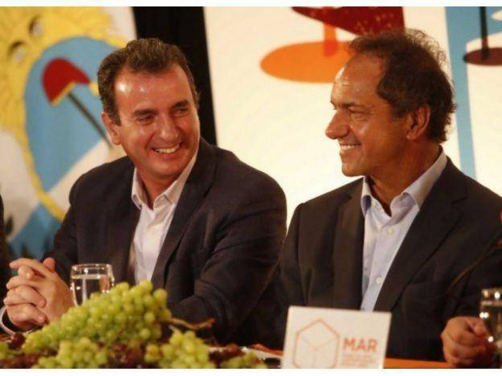 Clar�n ubic� a P�rez como uno de los posibles compa�eros de f�rmula de Scioli en 2015