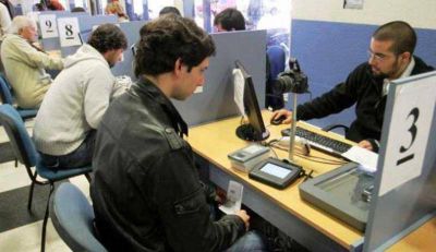 Descubrieron la �venta� de turnos para tramitar el DNI