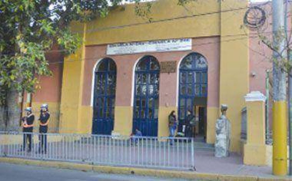 Educaci�n realizar� mejoras en la escuela Castro Barros