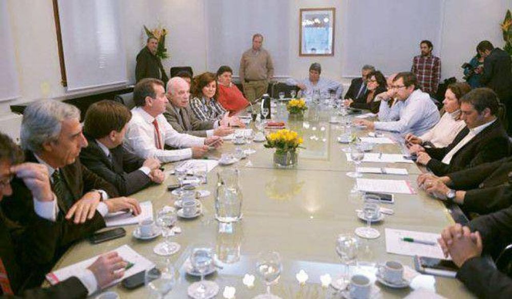 C�nclave con Casamiquela para tratar sobre el excedente de vinos