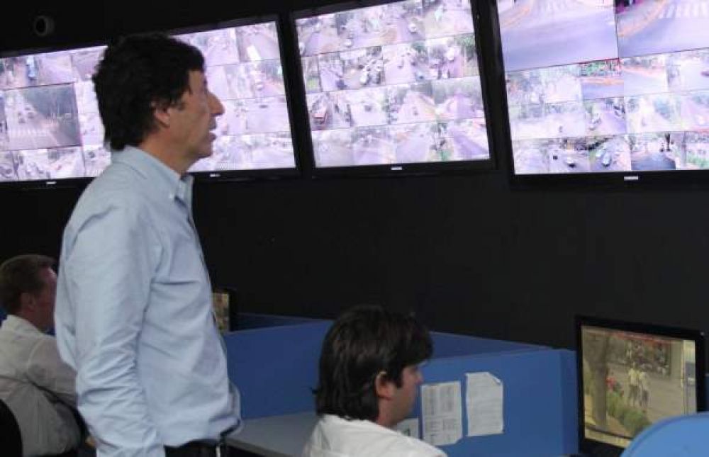 Posse: la Polic�a Municipal de Scioli es �una estrategia de marketing�