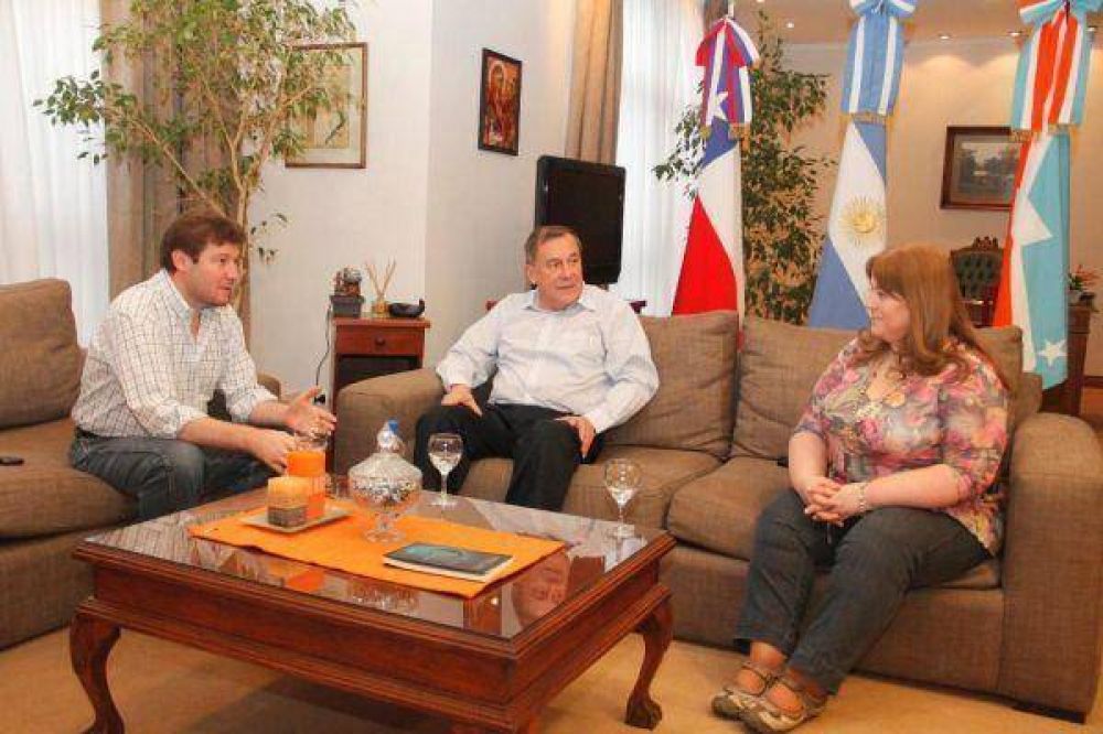 El intendente Gustavo Melella recibi� al C�nsul Alejandro Rogers