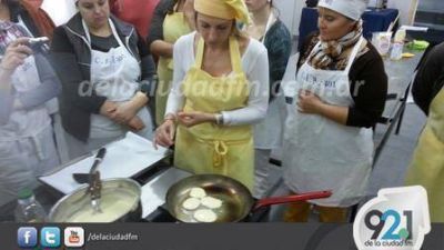 Contin�a el Curso de Cocina Averonesa en Pig��