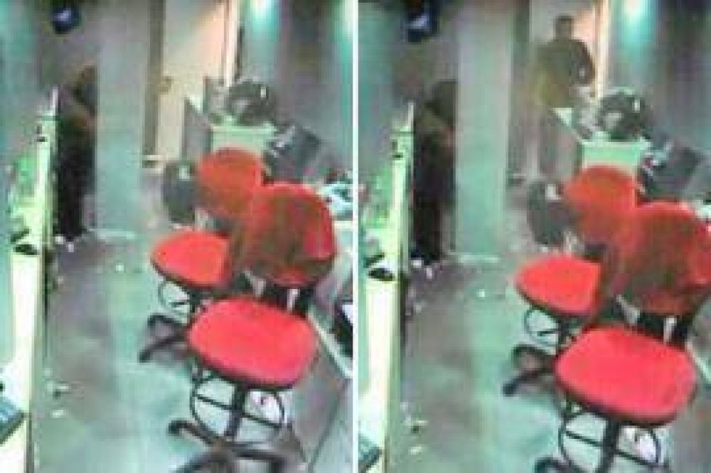 Las c�maras de un banco grabaron a un polic�a robando $ 100 mil