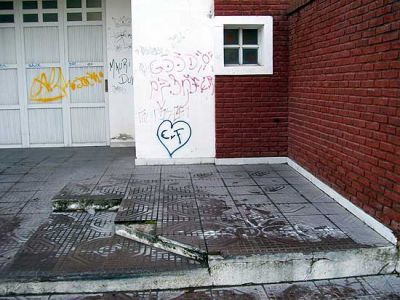 Pintadas en la Cooperativa Telef�nica de Loma Negra