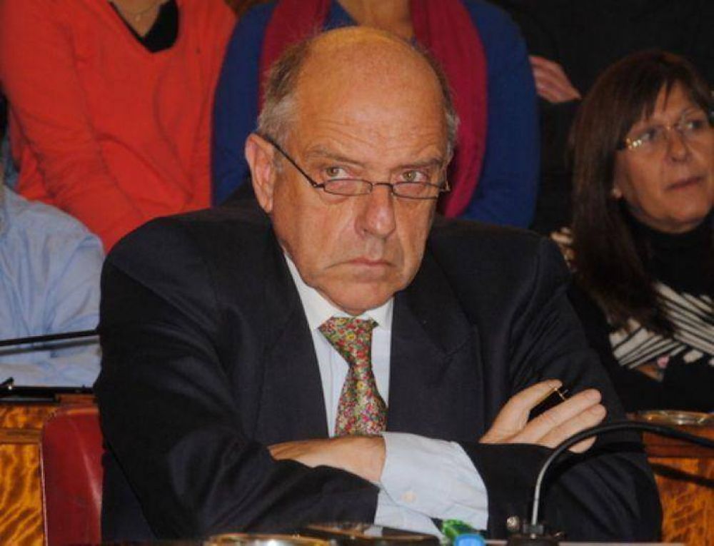 Ferro: �En estas escuelas estudian y trabajan nuestros vecinos�