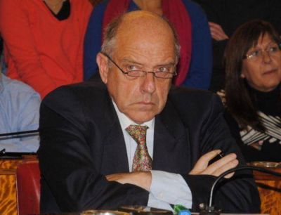 Ferro: �En estas escuelas estudian y trabajan nuestros vecinos�