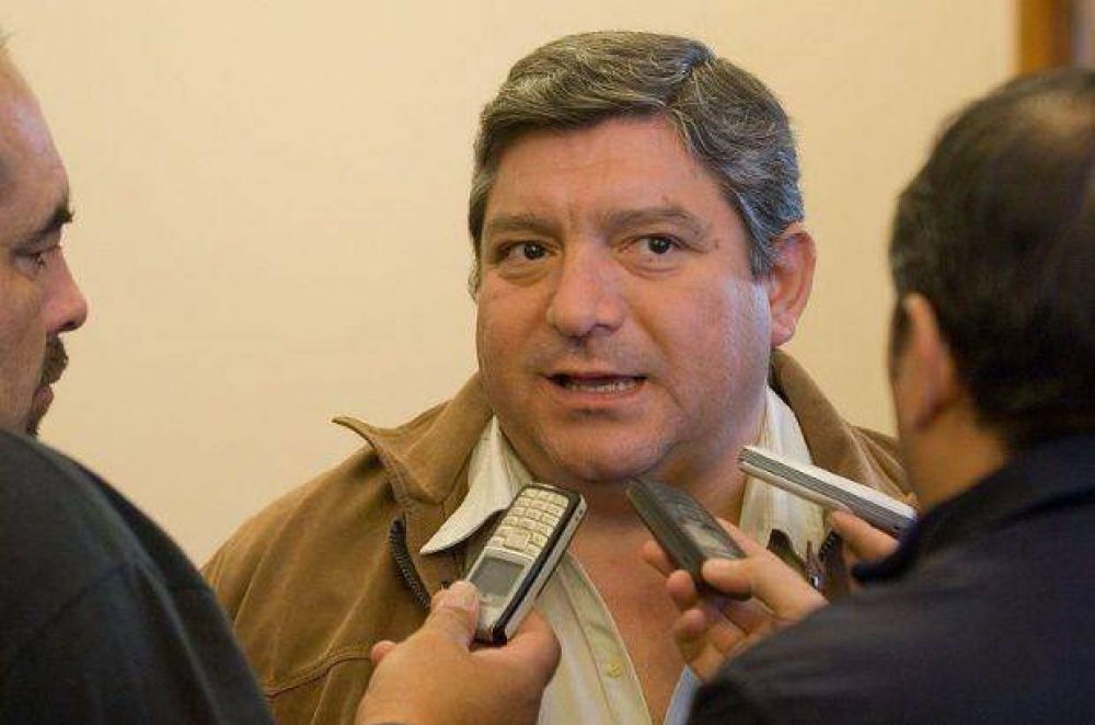 Polti pidi� formalmente la destituci�n del comisario