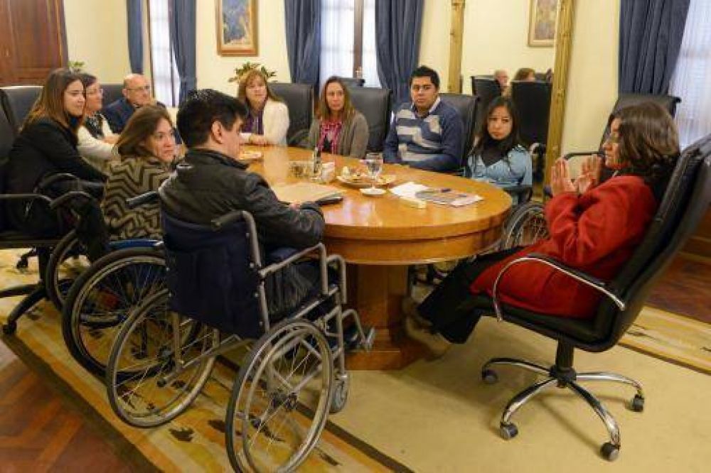 Luc�a respald� a los J�venes por la Inclusi�n