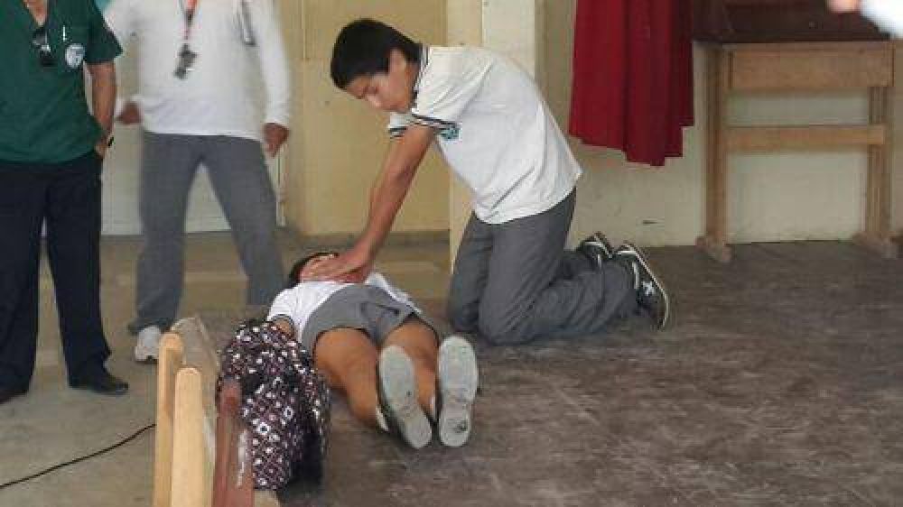 Estudiantes de Las Lomitas recibieron capacitaci�n sobre reanimaci�n pulmonar