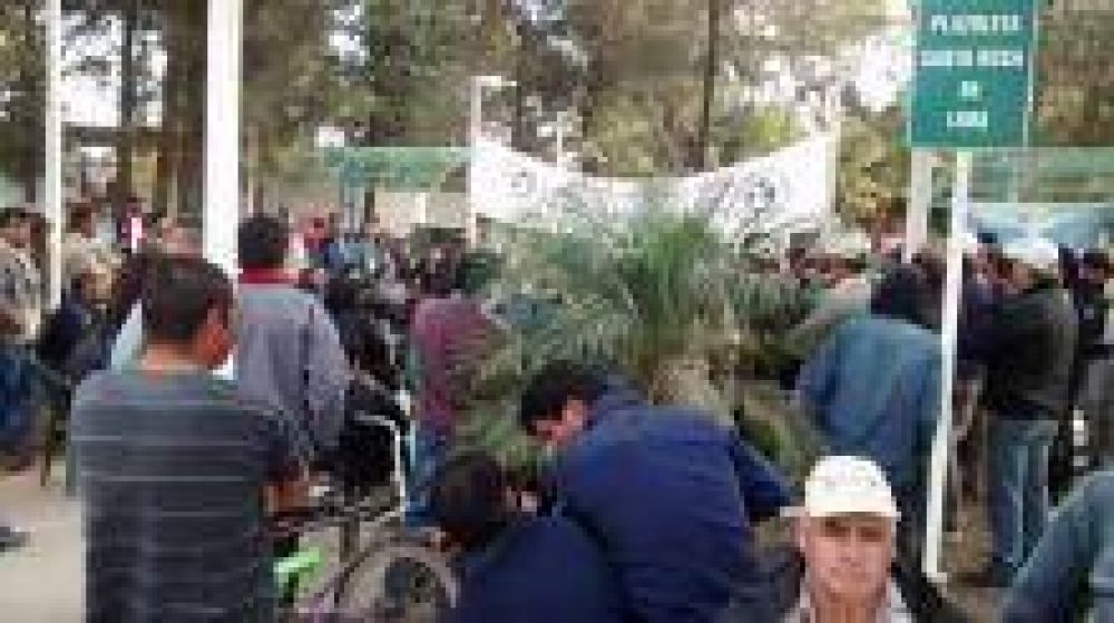 Productores reunidos en la Plazoleta Santa Rosa de Lima de Naineck trataron problematica del sector . 