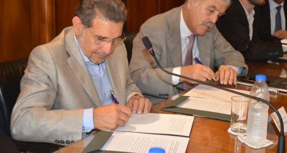 Beder Herrera y Cristina Fernandez firmaron acuerdo por refinanciacin de la deuda provincial