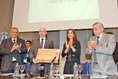 La gobernadora resalt� el uso de tecnolog�as para consolidar el desarrollo provincial