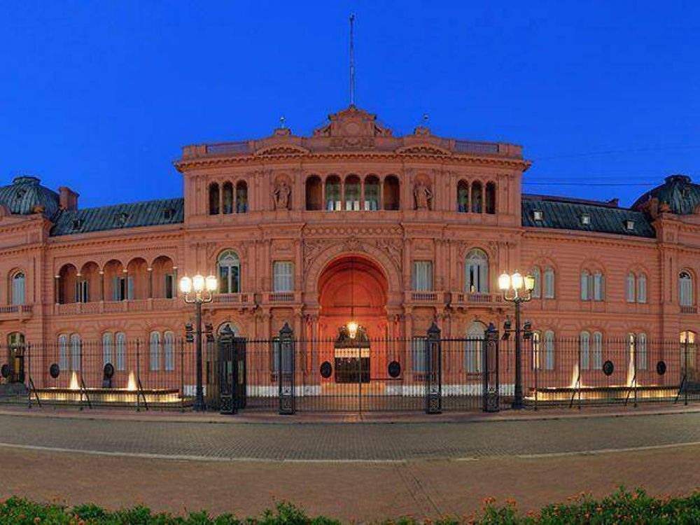 Cristina excluy� a Mendoza y firm� los acuerdos de reestructuraci�n de deuda con 13 provincias