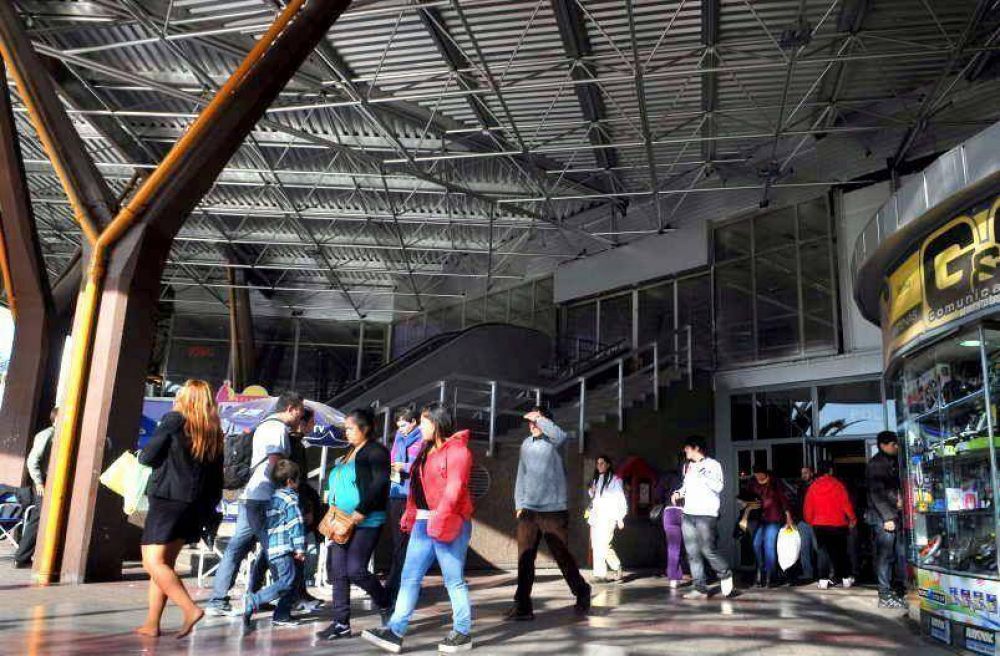 Una feria de frutas y hortalizas en la Terminal de �mnibus