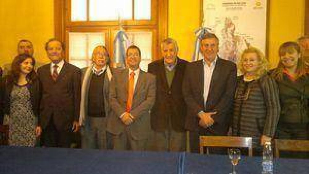 Firmaron el acuerdo por Veranadas 2014-2015