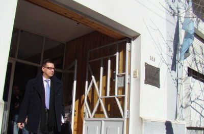 El juez Charl�n fue procesado por abuso, maltrato y malversaci�n de dinero