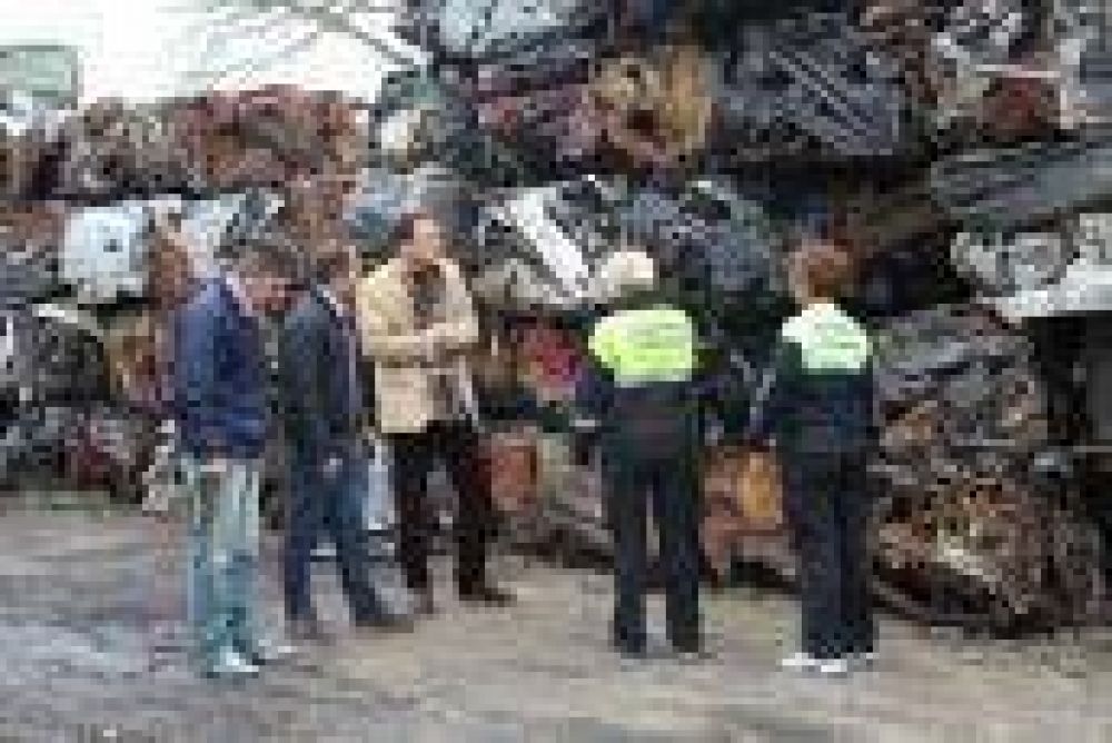 La Plata: Comuna ya compact� 500 autos retirados de la v�a p�blica 